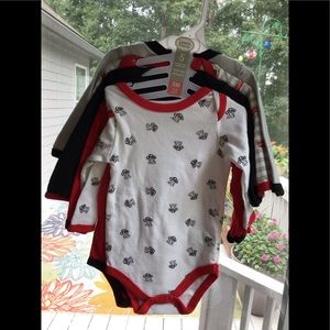 NWT Luvable Friends 5 long sleeve bodysuits size 0-3 months